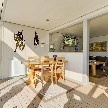 Three-bedroom Holiday In * Hals