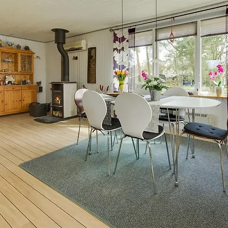 Three-bedroom Holiday In * Hals