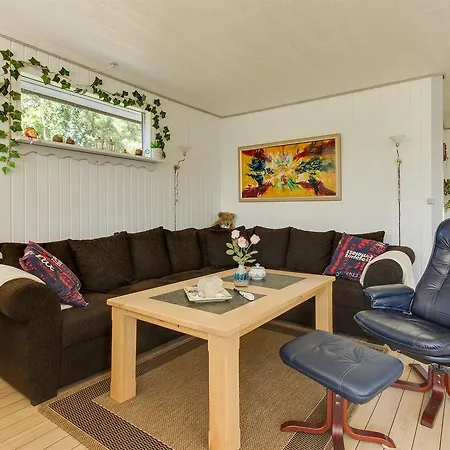 Three-bedroom Holiday In * Hals