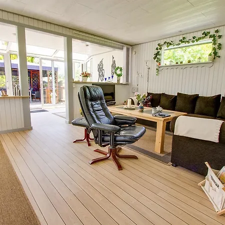 Three-bedroom Holiday In * Hals